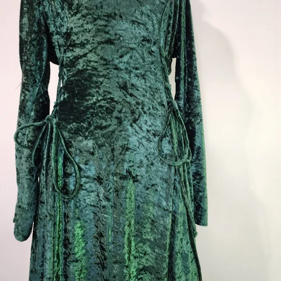 Vintage green Crushed velvet Renaissance lace up long dress - Picture 5 of 11